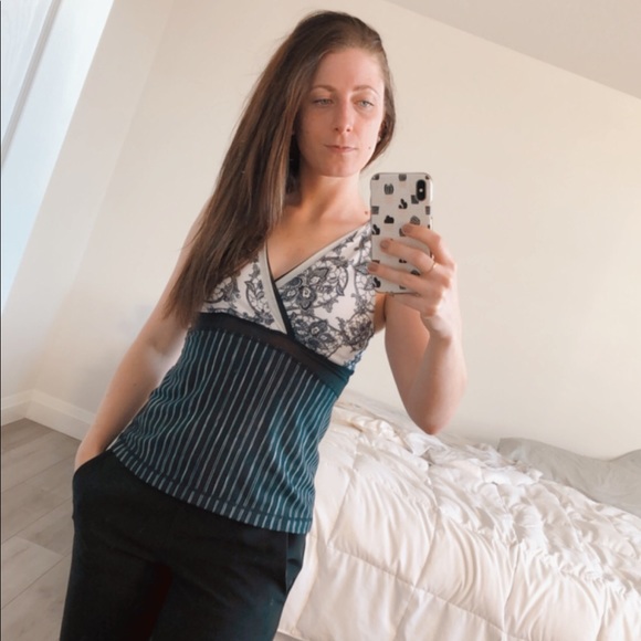 lululemon athletica Tops - Lululemon cross back tank with built in bra